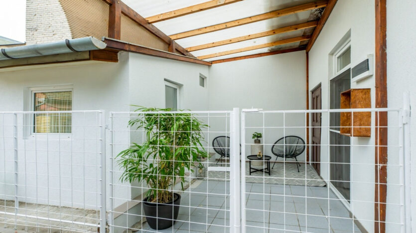 Venetianer utca - Eladó Kereskedelmi és ipari ingatlan - (chm683)