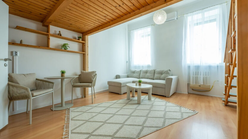 Venetianer utca - Eladó Kereskedelmi és ipari ingatlan - (chm683)