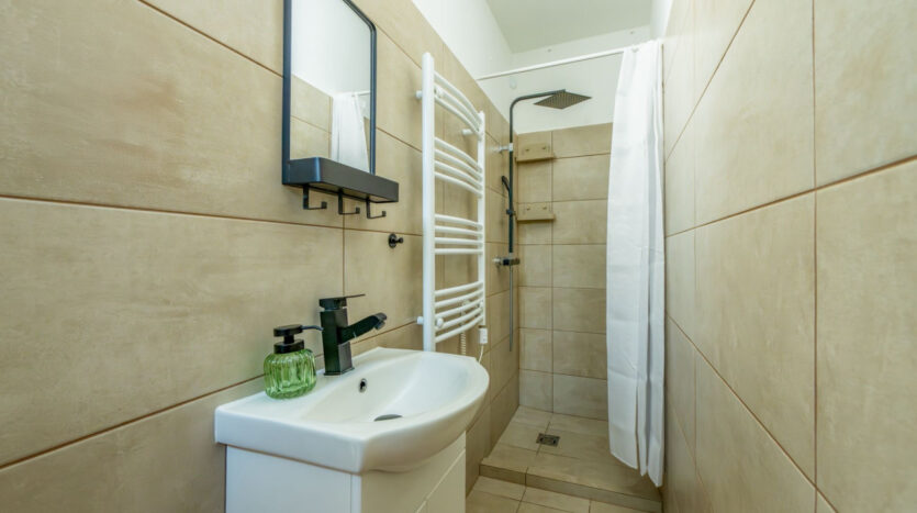 Venetianer utca - Eladó Kereskedelmi és ipari ingatlan - (chm683)