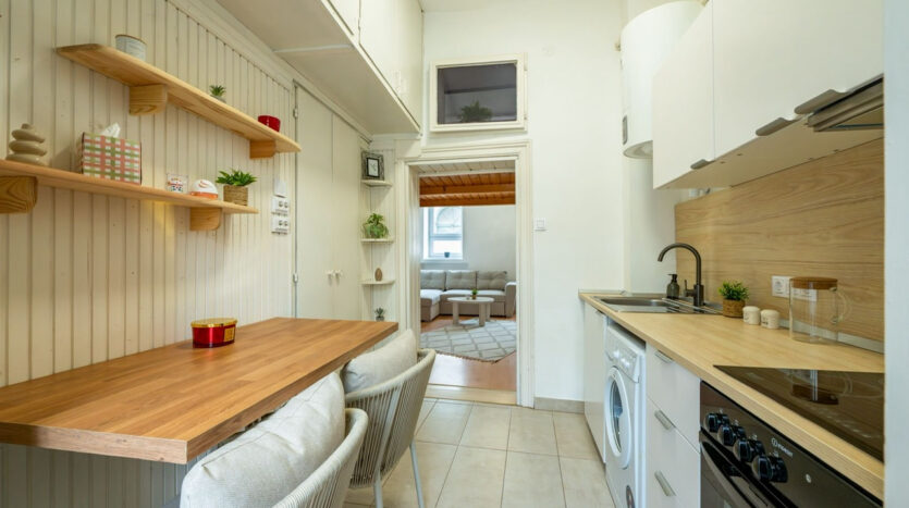 Venetianer utca - Eladó Kereskedelmi és ipari ingatlan - (chm683)