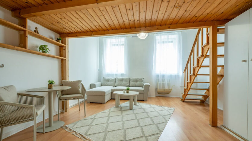 Venetianer utca - Eladó Kereskedelmi és ipari ingatlan - (chm683)