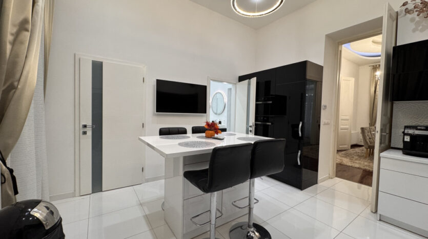 Dalszínház utca - Kiadó Lakás - (chm690)